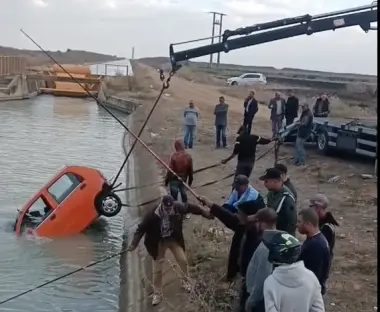 انزلقت سيارتها داخل ساقية.. أستاذة تنجو بأعجوبة من الموت نواحي سوق الأربعاء
